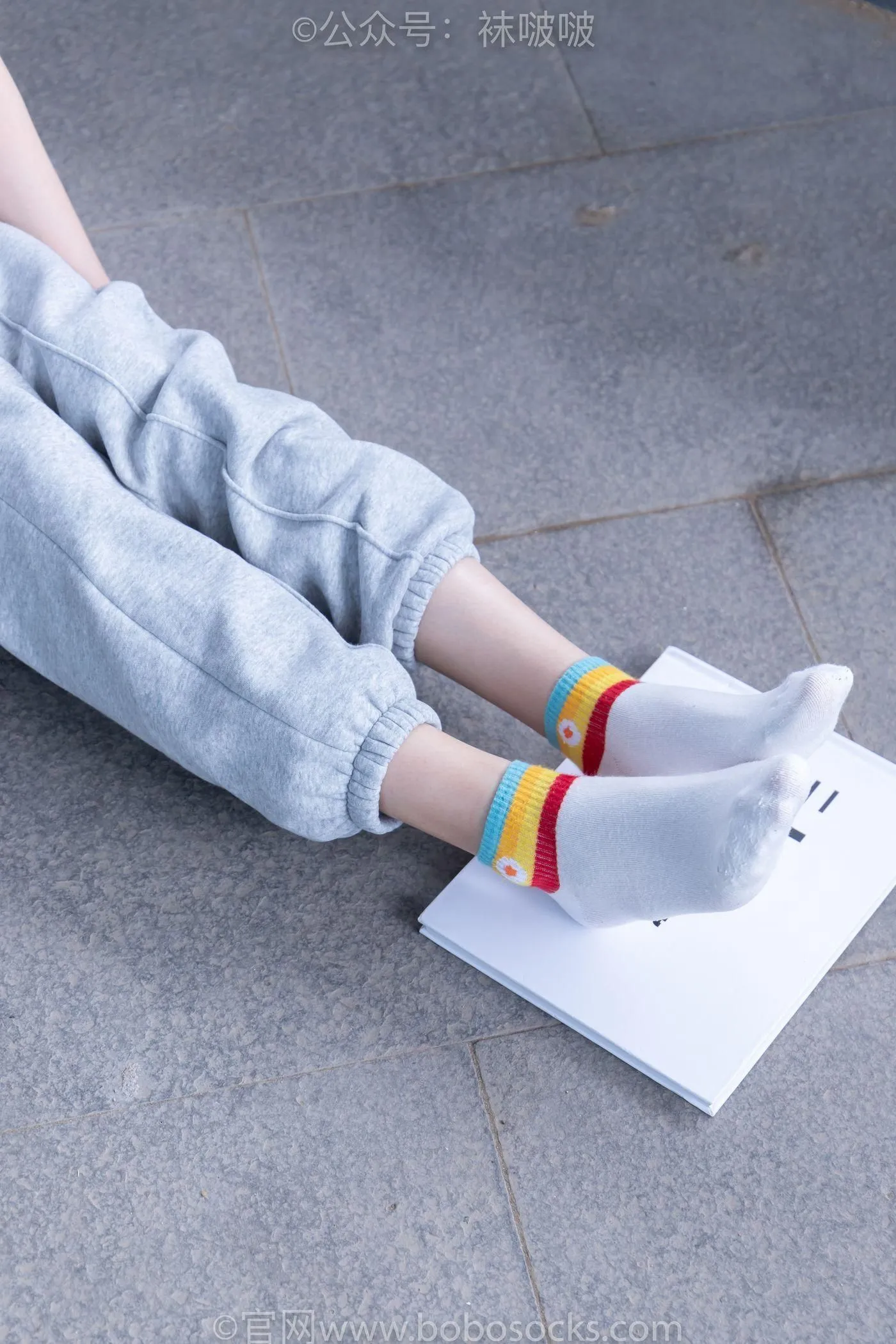 [BoBoSocks袜啵啵]NO.012 泡芙-运动鞋、白棉袜、裸足 [132P]插图4
